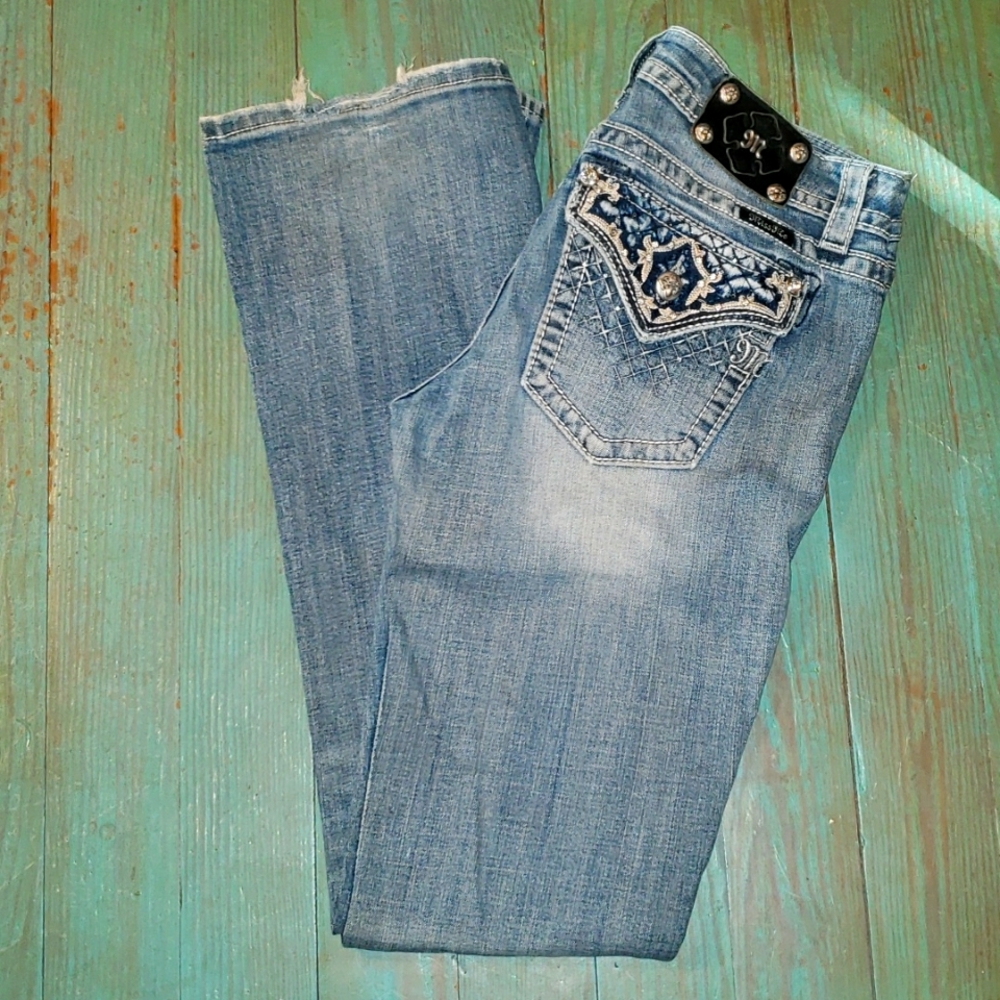 Miss Me Boot Embellished Pocket Jeans. Size 31